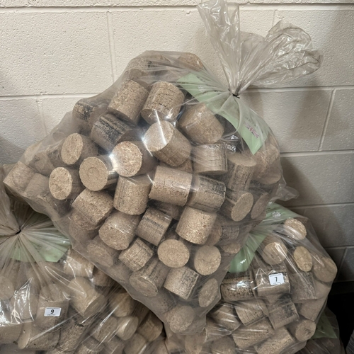 12 - 40KG BAG OF PREMIUM HARDWOOD BRIQUETTES