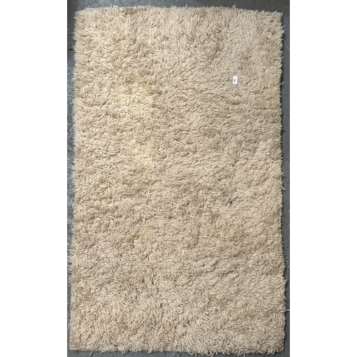 105 - CREAM DEEP PILE SHAG RUG