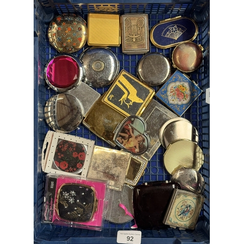 92 - SELECTION OF MIRRORED COMPACTS