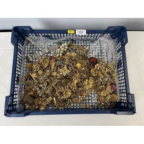 132 - LARGE TRAY OF GOLD TONED JEWELLERY