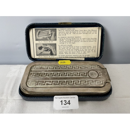 134 - VINTAGE ROLLS RAZOR
