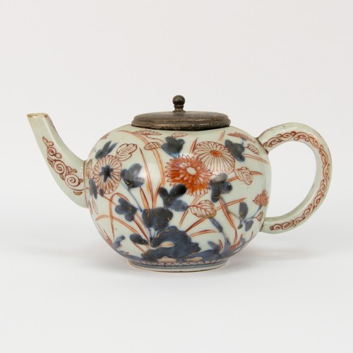 10 - Title: Imari-ware teapot
Date: circa 1700
Size: (H) approx 9.5 cm
Condition: Good for age.
Ref: IMAR... 