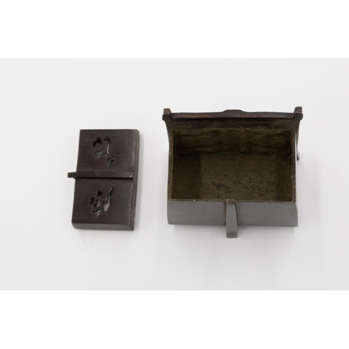 60 - * Bronze Yoroibitsu incense burner
Date: Meiji (1868-1912)
Size: 9.7 x 9.5 x 6 cm
Condition: Good fo... 