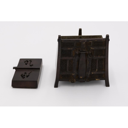 60 - * Bronze Yoroibitsu incense burner
Date: Meiji (1868-1912)
Size: 9.7 x 9.5 x 6 cm
Condition: Good fo... 