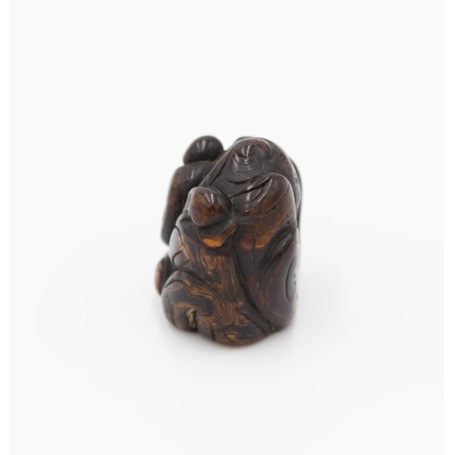 62 - * Wooden netsuke
Date: Edo (1603-1868)
Size: 3.2 x 3.5 x 2.5 cm
Condition: Wear consistent with age.... 