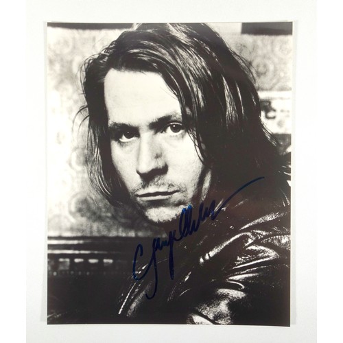 138 - Autograph - Gary Oldman, black & white photo, signed, 25.1 x 20.3cm (unframed)