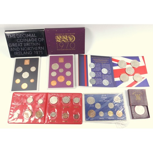 79 - Elizabeth II Proof sets of coins, 1970, with booklet and 1971, in card wrappers, uncirculated sets, ... 