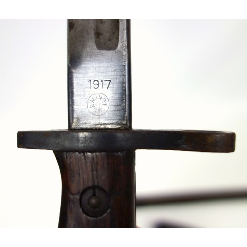 96 - American bayonet with a fullered steel blade, 43cm, and wood hilt, by Remington, 1917, in a leather ... 