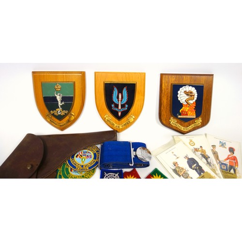 99 - Quantity of Military cloth badges (50+), copy of an SAS belt, metal badges, SAS crest on elm plaque,... 