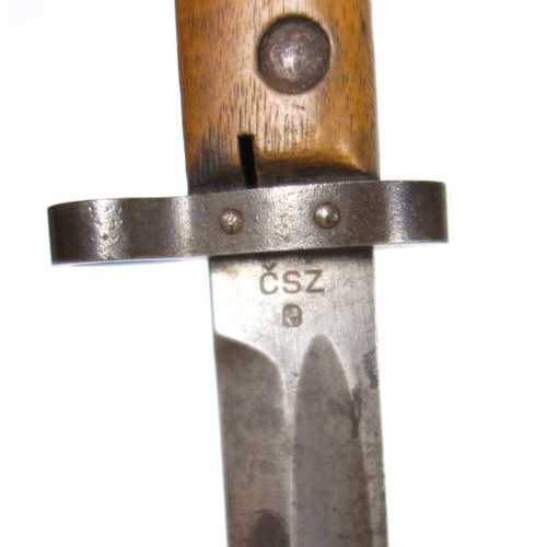 107 - World War II Czechoslovakian bayonet with a fullered steel blade and hilt with mahogany grips, in a ... 