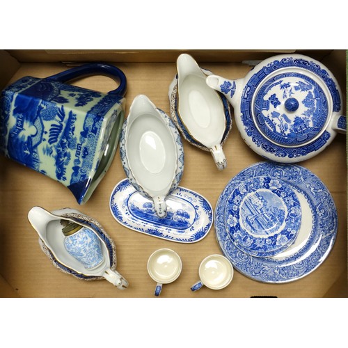 176 - Good quantity of blue and white ceramics (3 boxes)