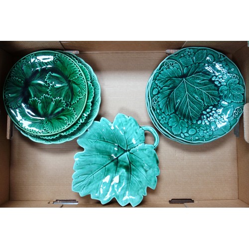 146 - Minton green glazed earthenware plate, cabbage leaf and other similar items (47)