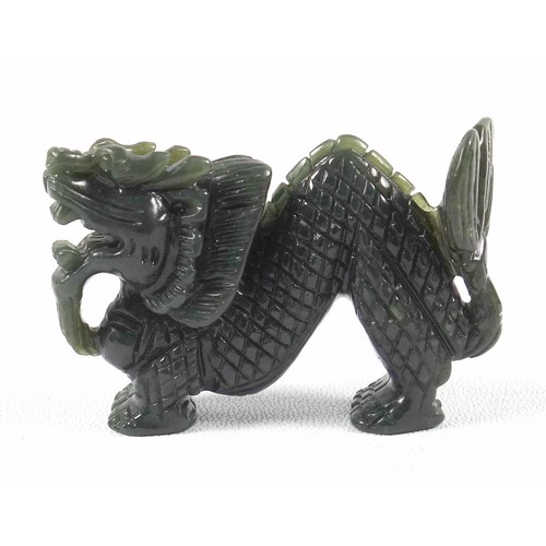 197 - Green jade carved in the form of a dragon, length 5.5 cm