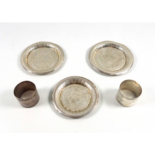 11 - 3 small Egyptian white metal dishes, one with base stamped, and 2 napkin rings, stamped. 175grs.