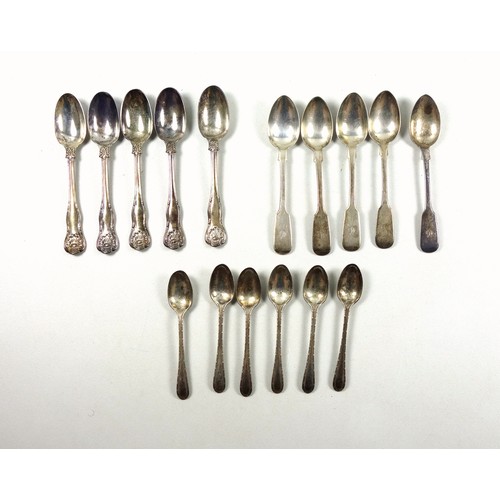 15 - Set of 5 Victorian silver hourglass and shell pattern teaspoons, by George Adams, London, 1842; set ... 