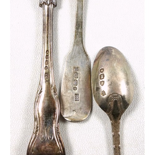 15 - Set of 5 Victorian silver hourglass and shell pattern teaspoons, by George Adams, London, 1842; set ... 