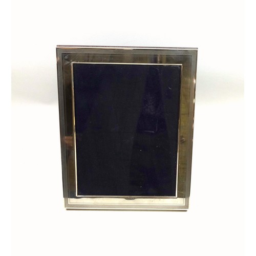 22 - Silver mounted rectangular photo frame, by R. Carr, Sheffield, 2006, 23.8 x 18.9 x 1.3cm