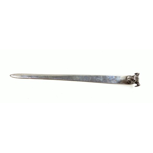 24 - George V novelty silver dog's head letter opener, possibly a greyhound, with presentation inscriptio... 