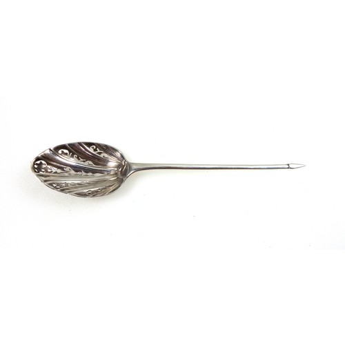 27 - Mid 18th Century silver mote spoon, L.12.3cm, 8grs