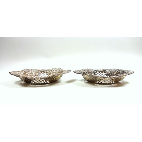 31 - Pair of Victorian silver pierced and embossed bonbon dishes, by Synyer & Beddoes, Birmingham, 1898, ... 