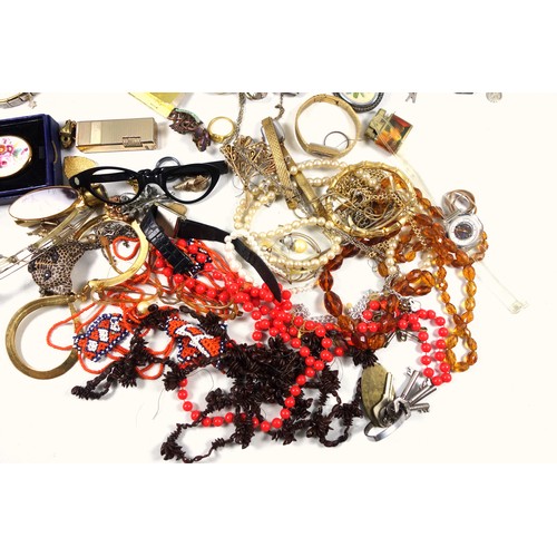71 - A quantity of costume jewellery including silver jewellery (59 grams approx.), a Swarovski stardust ... 