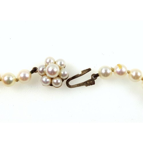 128 - 9ct gold clasp on a single string of cultured pearls, length overall 59cm approx.