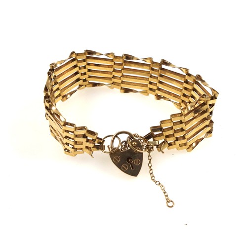 151 - 9ct gold gate link bracelet with heart-shaped padlock, 12.5 grams