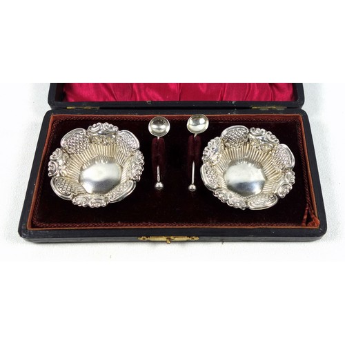 65 - Pair of Victorian silver salt cellars, each with a spoon, Birmingham, 1897, Dia.5.6cm, 30grs, cased.... 