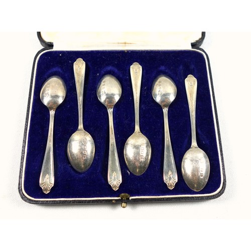 78 - Set of 6 silver demitasse spoons, by Goldsmiths & Silversmiths Co., London, 1936, 59grs, cased. (7)