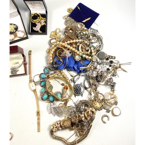 100 - A good quantity of costume jewellery including brooches, necklaces, rings and watches.