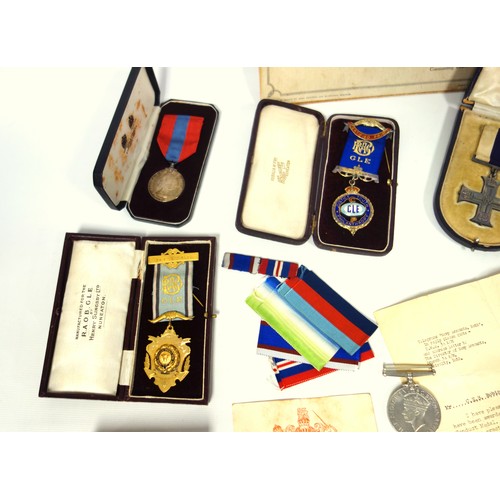 201 - Family group of war medals comprising the Military Cross awarded to Lieut. Clarence Reginald Robinso... 