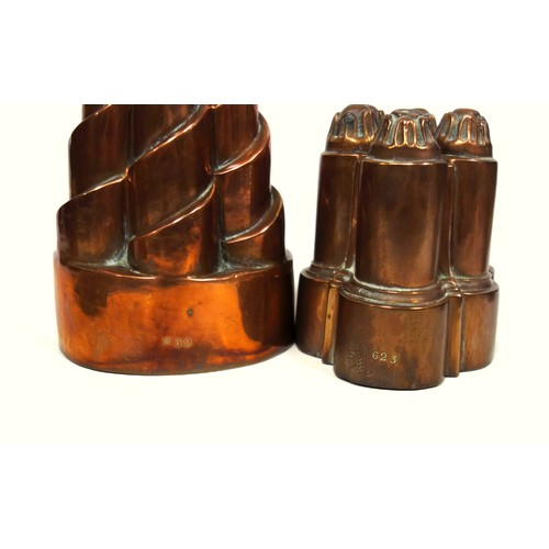 278 - Victorian copper jelly mould of castle form with a fluted central dome flanked by 4 turrets, H.15.5c... 