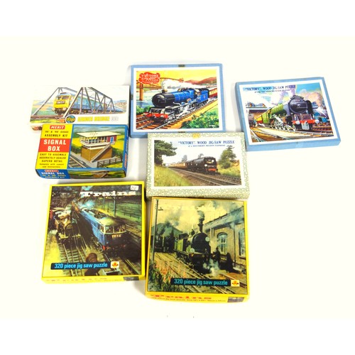 461 - Hornby Electrically Operated Lifting Bridge, R.195; 2 goods wagons, boxed; 2 coaches, 3 battery conn... 