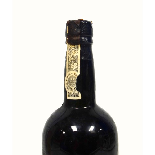 16 - Fonseca Guimaraens Vintage Port, 1964, 75cl, in a leatherette presentation case