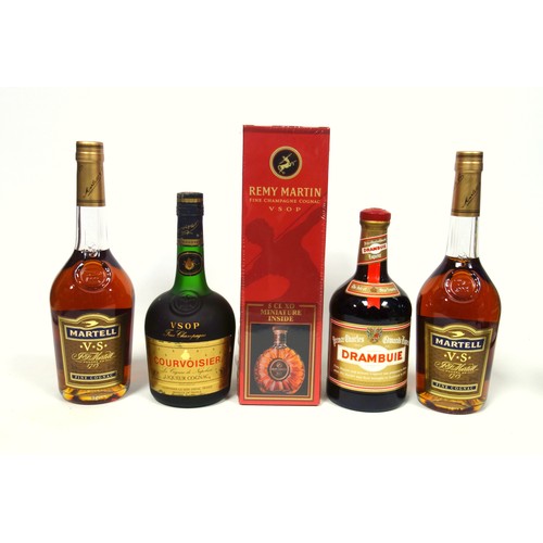 25 - Bottle of Rémy Martin V.S.O.P. Fine Champagne Cognac 70cl, 40% A.B.V., with a 5cl XO miniature, in a... 