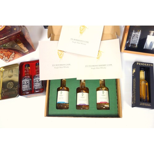 53 - Miniatures - Whiskies of The World 6 bottle gift box, 4 bottle gift box containing Suntory, Jameson,... 