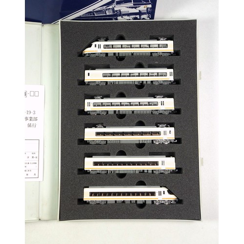 12 - Tomix N Gauge 92609 Kinki Nippon Railway Series 21000 Train pack, comprising 6 cars, white and orang... 