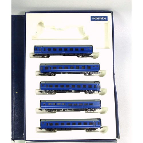 13 - Tomix N Gauge 92615 J.R. P.C. Ltd. Type25 in 24Series Train pack, comprising 7 cars, blue and gold l... 