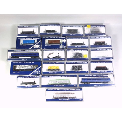 20 - 20 Tomix N Gauge wagons, 3 boxed, and the rest in clear plastic cases. (20)