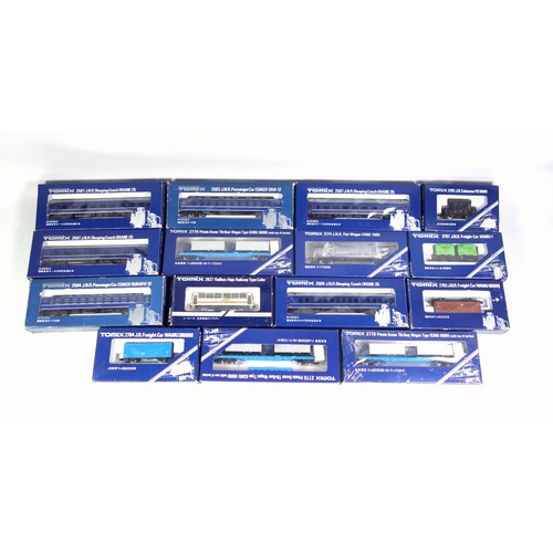 21 - 15 Tomix N Gauge wagons and coaches, and 6 multipack coaches/wagons, all boxed. (21)