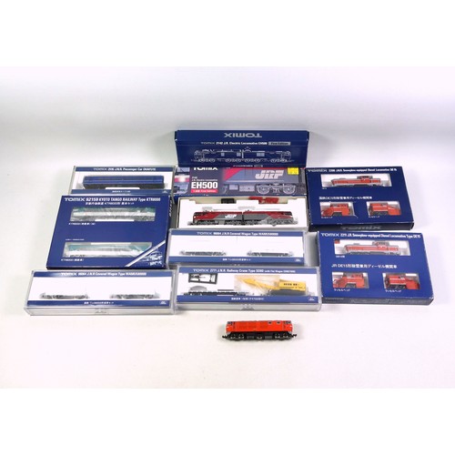 31 - Tomix N Gauge 2211 J.R. Snowplow Equipped Diesel Locomotive Type DE15 pack, another snowplow pack, 9... 