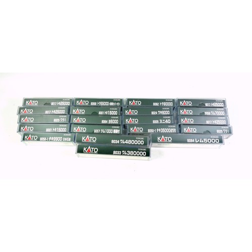 50 - 9 Kato N Gauge duo wagon packs, and 11 other wagons, all in clear plastic cases. (29 wagons total, 2... 