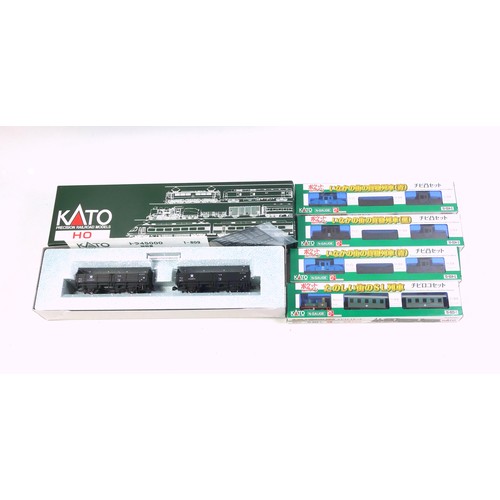 63 - Pair of Kato HO Gauge wagons, boxed; N Gauge Pocket Line Series Steam Locomotive set comprising loco... 