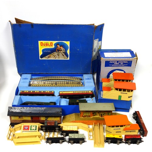 107 - Hornby Dublo EDP11 3 Rail Electric Passenger Train Set, comprising A4 Class 4-6-2 Locomotive 'Silver... 