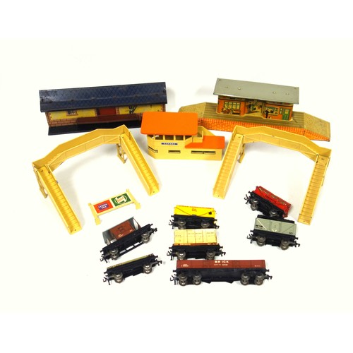 107 - Hornby Dublo EDP11 3 Rail Electric Passenger Train Set, comprising A4 Class 4-6-2 Locomotive 'Silver... 