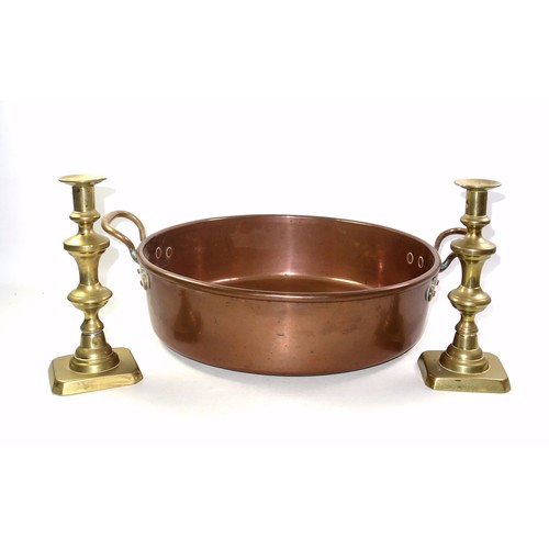 525 - Victorian copper preserve pan with 2 handles, W.54.5cm overall, and a pair of brass candlesticks, ea... 