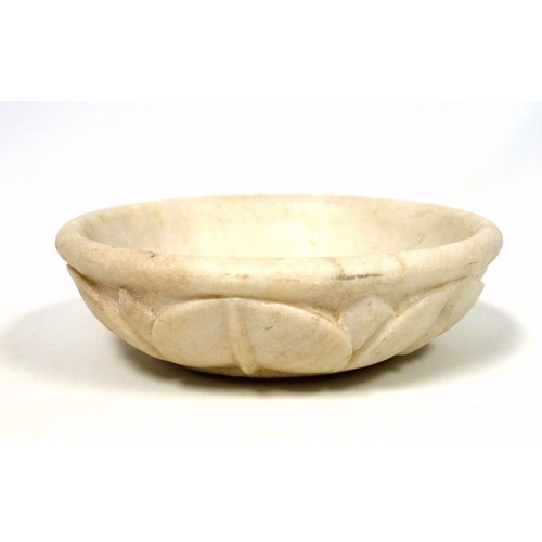 535 - Alabaster or white marble bowl with carved leaf decoration to exterior, 26cm diameter, 8cm high.