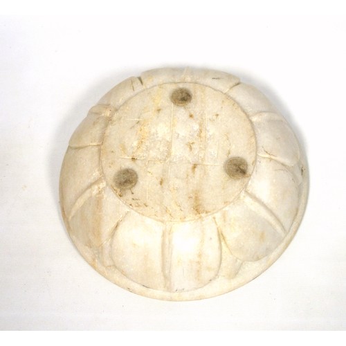 535 - Alabaster or white marble bowl with carved leaf decoration to exterior, 26cm diameter, 8cm high.