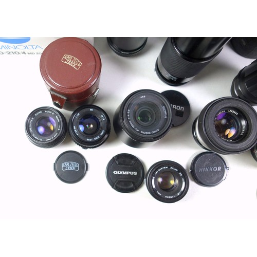 304 - Mixed lot of SLR lenses, including Nikon 50mm 1.4, and Pentax 28mm 3.5. (10)