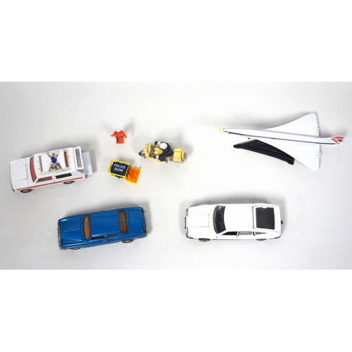 329 - A Corgi Toys Whizz Wheels 'Vigilant' Range Rover (missing lamp), with road signs, cones (7) and Poli... 